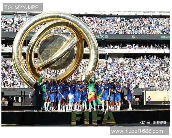 足球明星与特朗普的奇妙交集:从绿茵场到政治舞台的跨界合作与影响 足球明星与特朗普的奇妙交集:从绿茵场到政治舞台的跨界合作与影响